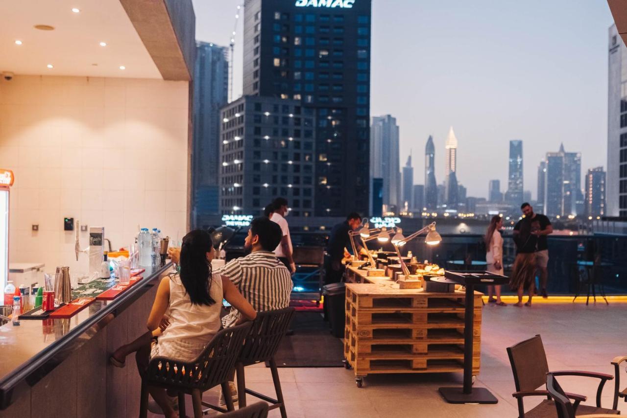 Radisson Blu Hotel, Dubai Canal View Экстерьер фото